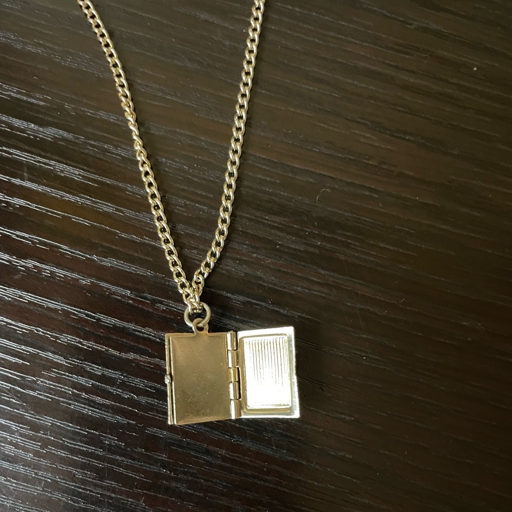 Silver Vintage Children’s Locket Necklace - Picture 8 of 8